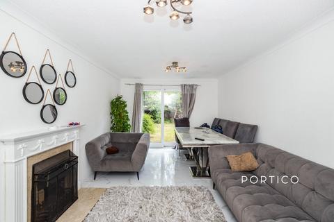 4 bedroom detached house to rent, Grace Close