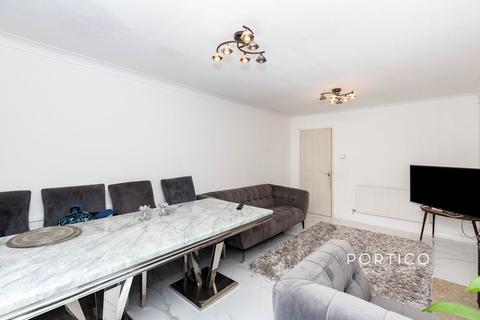 4 bedroom detached house to rent, Grace Close