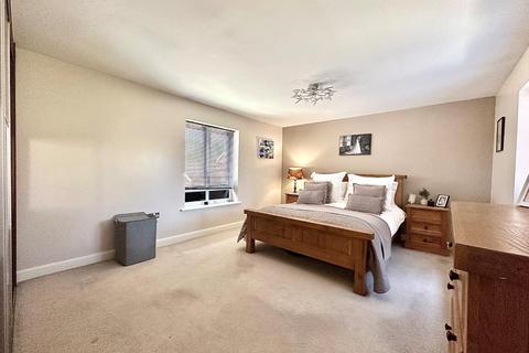 5 Towpath Avenue, Northampton, NN4 9DW