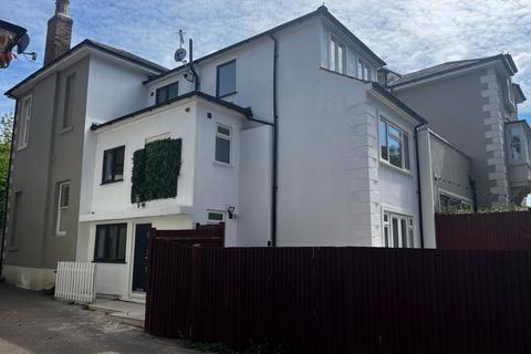8 The Maples, Kingston Upon Thames, KT1 4DR