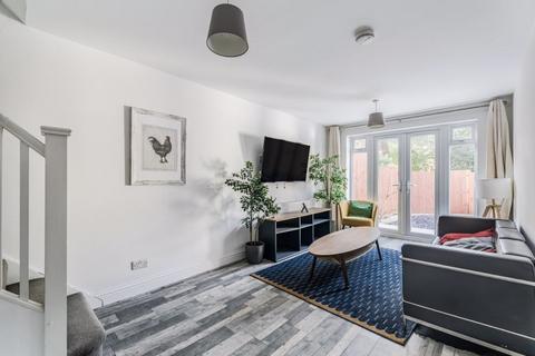 8 The Maples, Kingston Upon Thames, KT1 4DR