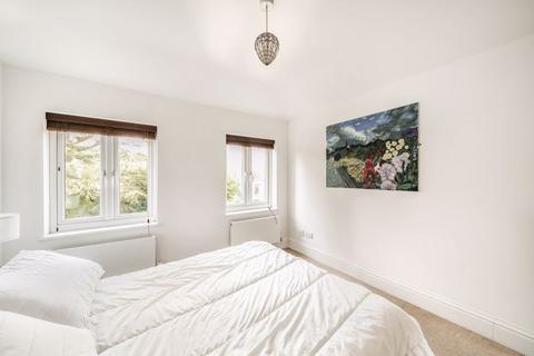 8 The Maples, Kingston Upon Thames, KT1 4DR