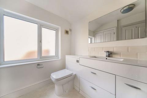 8 The Maples, Kingston Upon Thames, KT1 4DR