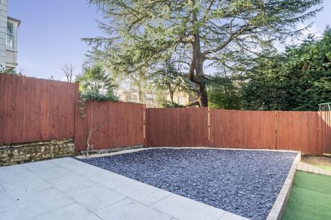 8 The Maples, Kingston Upon Thames, KT1 4DR