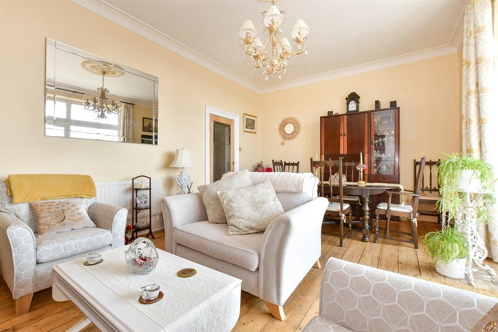 Lounge/Dining Room