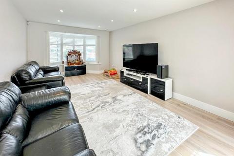13 Ellenbridge Way, South Croydon, CR2 0EW