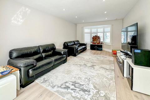 13 Ellenbridge Way, South Croydon, CR2 0EW