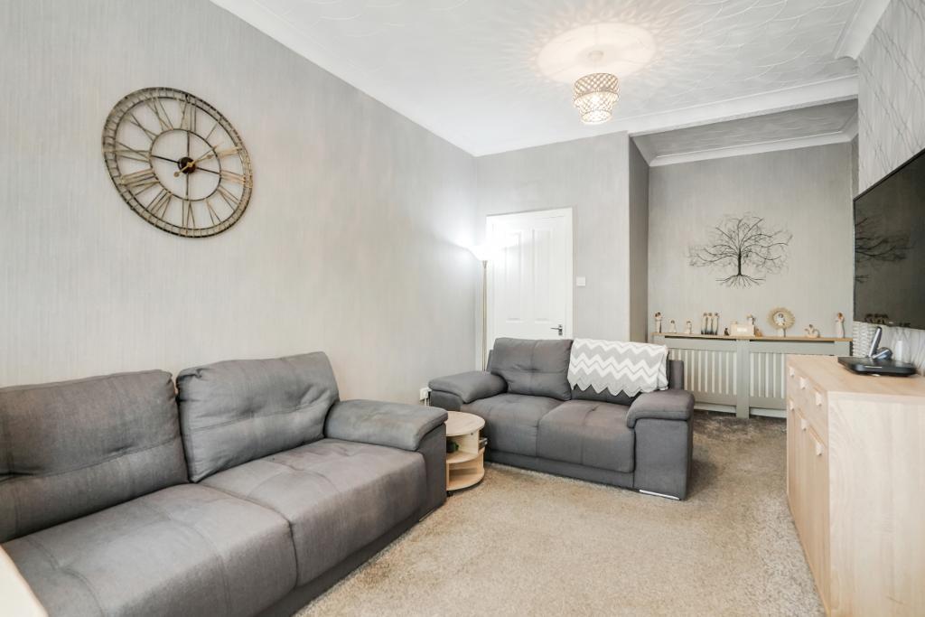 Cumbernauld Road, Riddrie, G33 2EQ 2 bed flat - £99,950