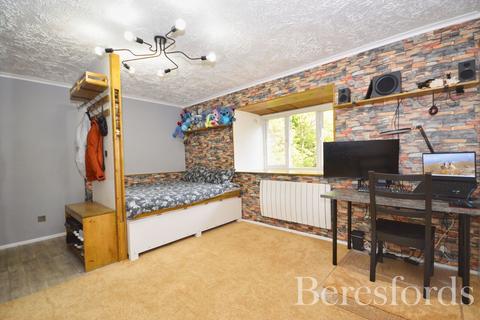 Studio for sale, Blacksmiths Close, Romford, RM6