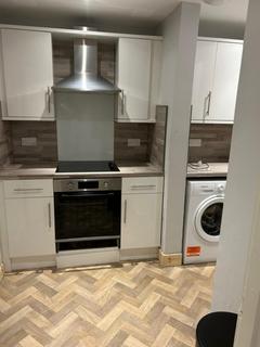 3 bedroom flat to rent, (1f1) Albert Street, Edinburgh, EH7