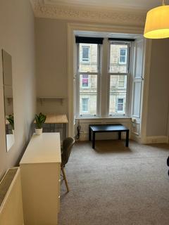 3 bedroom flat to rent, (1f1) Albert Street, Edinburgh, EH7