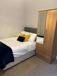 3 bedroom flat to rent, (1f1) Albert Street, Edinburgh, EH7
