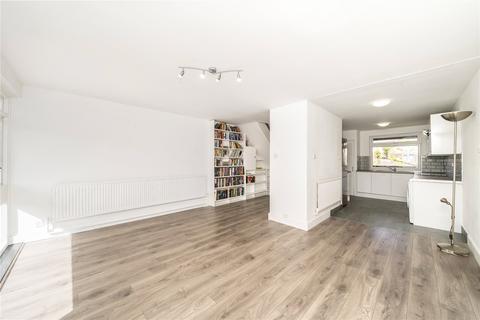3 bedroom apartment to rent, London SE5