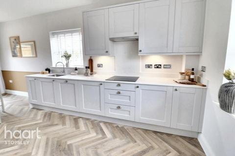 4 bedroom detached house for sale, The Barnsley, Stewkley Village