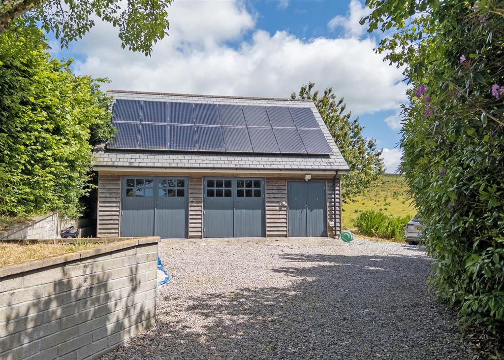 Garages close up.jpg