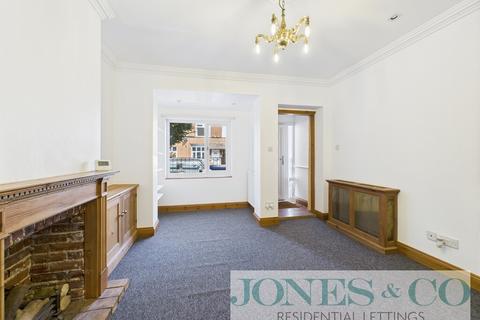 2 bedroom terraced house to rent, Hughenden Road