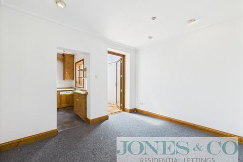 2 bedroom terraced house to rent, Hughenden Road