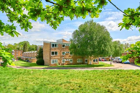 6 Bowling Close, Harpenden, AL5 1QP
