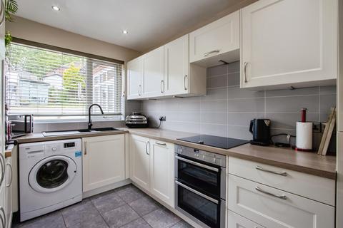 4 bedroom semi-detached house for sale, Hollyshaw Crescent, West Yorkshire LS15