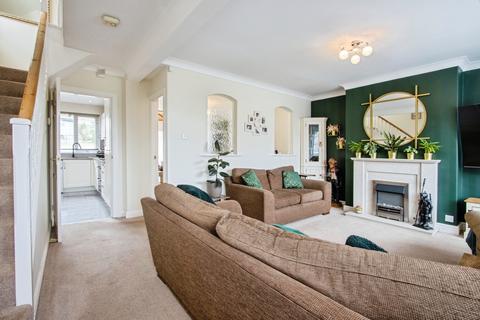 4 bedroom semi-detached house for sale, Hollyshaw Crescent, West Yorkshire LS15