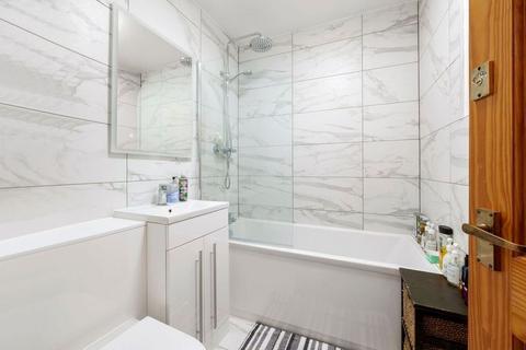 2 bedroom apartment to rent, The Avenue, Surbiton KT5