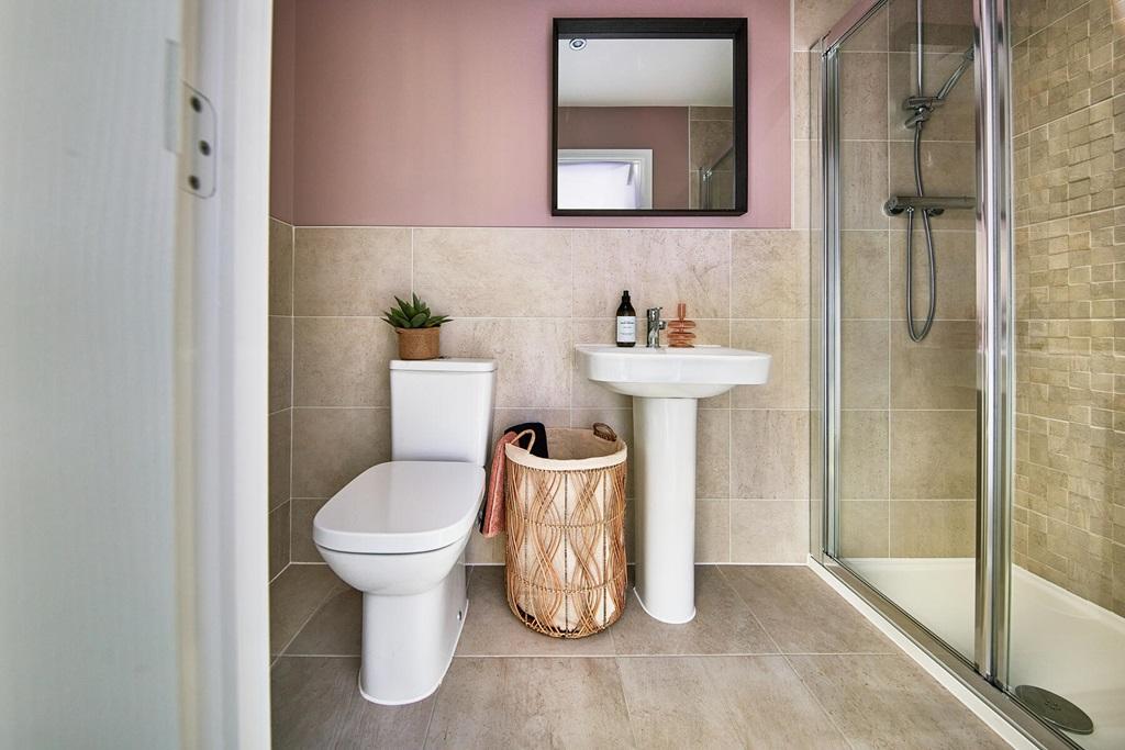 The en-suite includes a large storage cupboard