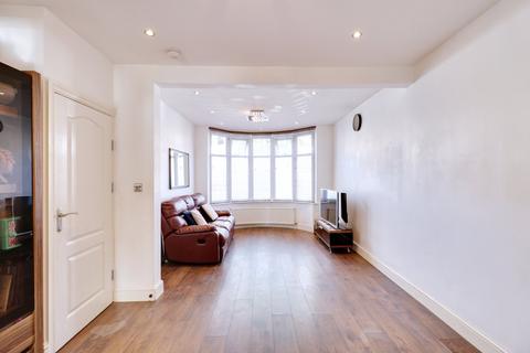 3 bedroom end of terrace house for sale, Brights Avenue, Rainham RM13