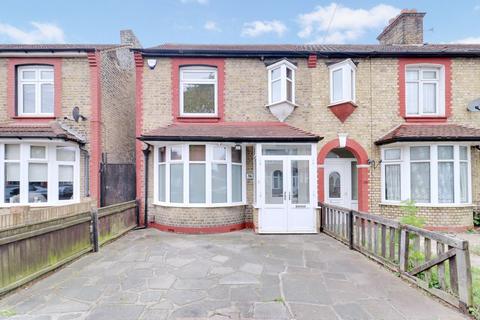 Brights Avenue, Rainham RM13