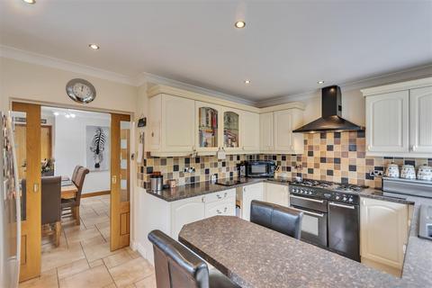 5 bedroom detached house for sale, Barnfields, Newtown SY16