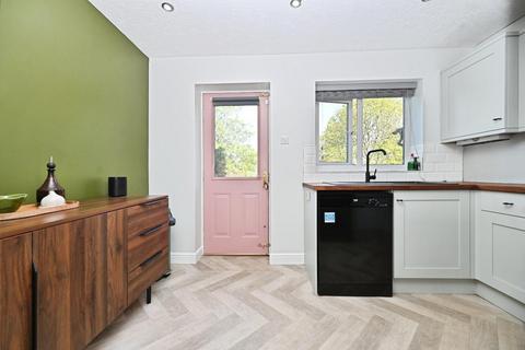 2 Alanby Drive, Bradford, BD10 9JF
