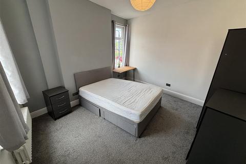 1 bedroom in a house share to rent, Chapel Road, Sale