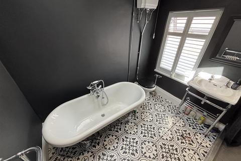 1 bedroom in a house share to rent, Chapel Road, Sale