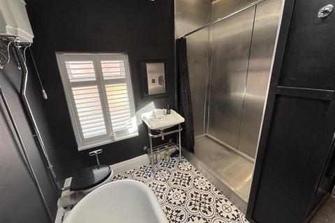 1 bedroom in a house share to rent, Chapel Road, Sale