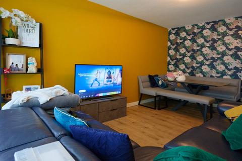 4 bedroom semi-detached bungalow for sale, Cathedral Road, Oldham, OL9