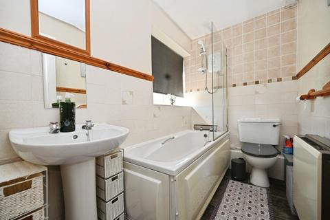1 bedroom flat for sale, Lea Mill Park Drive, Yeadon, Leeds