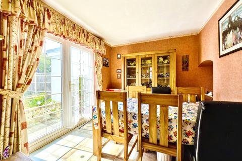 3 bedroom semi-detached house for sale, St Davids Road, Hextable, Kent, BR8