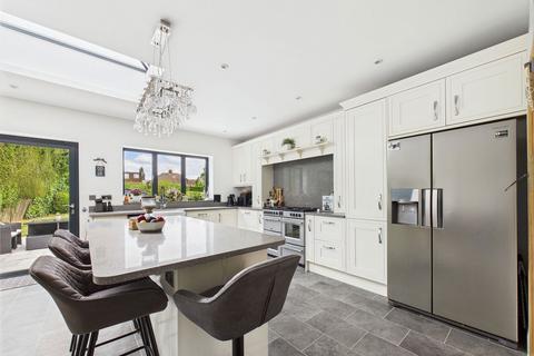 4 bedroom detached house for sale, Watford Road, Croxley Green, Rickmansworth, WD3 3DS