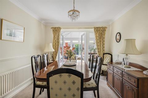 16 Glyncastle, Caversham, Reading, RG4 7XF