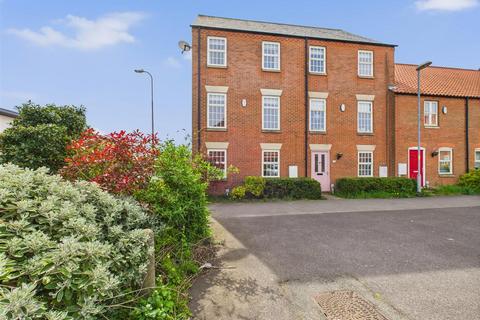 3 bedroom end of terrace house for sale, Newbridge Hill, Louth LN11