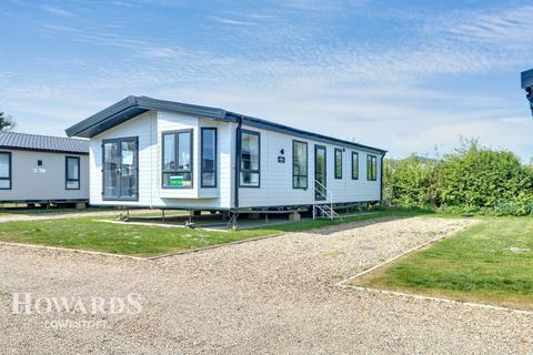 2 bedroom chalet for sale, The Hollies, Lowestoft
