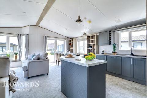 2 bedroom chalet for sale, The Hollies, Lowestoft