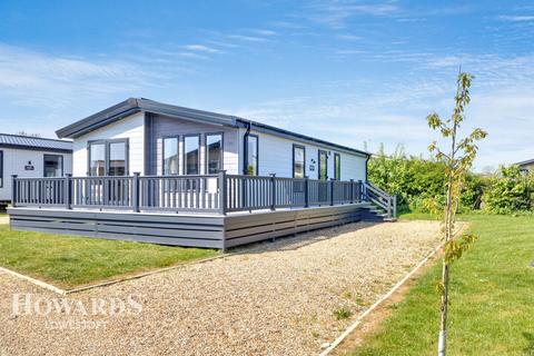 2 bedroom chalet for sale, The Hollies London Road, Lowestoft