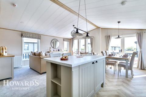 2 bedroom chalet for sale, The Hollies London Road, Lowestoft