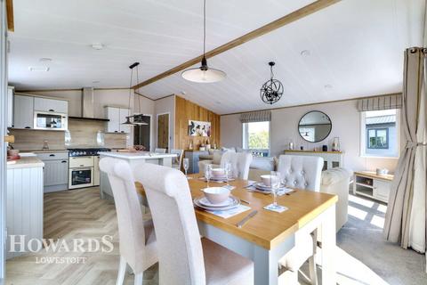 2 bedroom chalet for sale, The Hollies London Road, Lowestoft