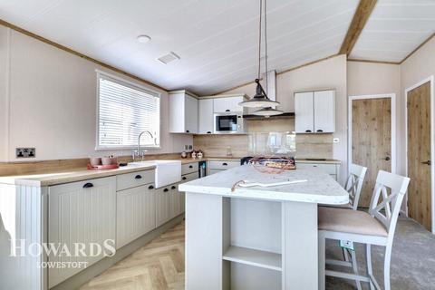 2 bedroom chalet for sale, The Hollies London Road, Lowestoft