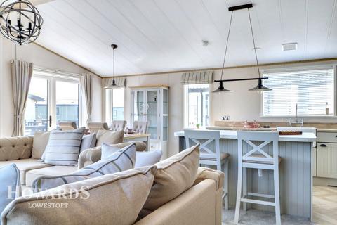 2 bedroom chalet for sale, The Hollies London Road, Lowestoft