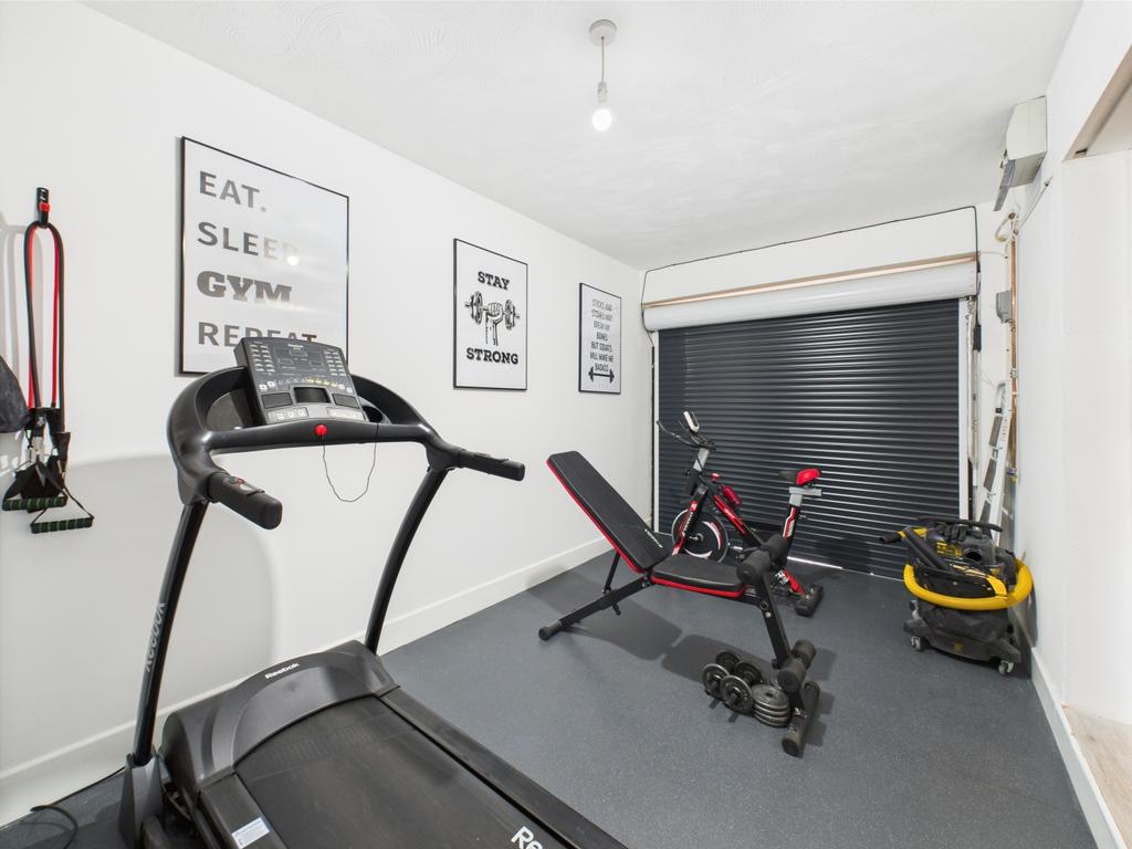 Cam03729 g0 pr0048 still005