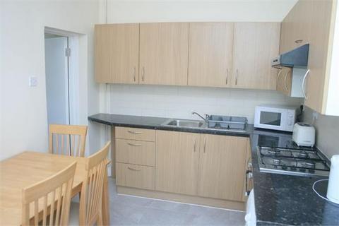 5 bedroom end of terrace house to rent, Berry Street, Coventry