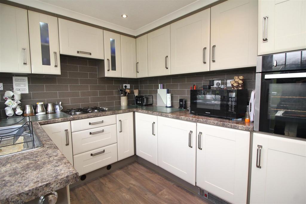 Kitchen 2 .JPG