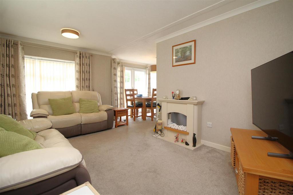 Living room 2 .JPG